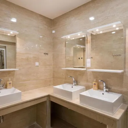 Holiday home Free Bird - Bed In Six Bed Female Zenska Dubrovnik