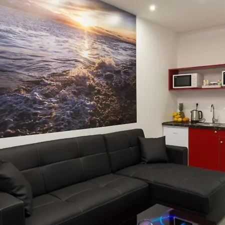 Free Bird - Bed In Six Bed Female Zenska * Dubrovnik