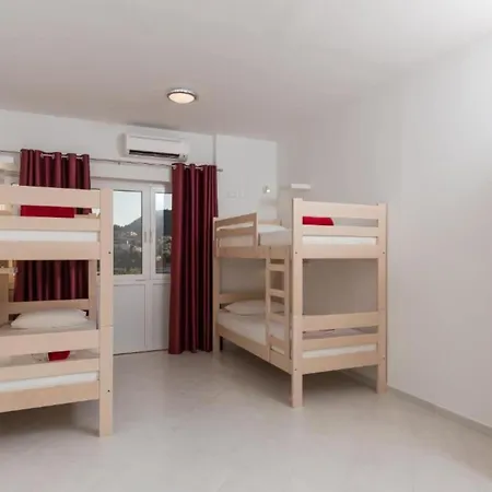 Holiday home Free Bird - Bed In Six Bed Female Zenska