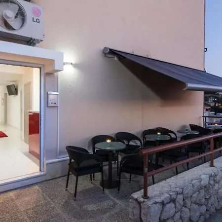 Holiday home Free Bird - Bed In Six Bed Female Zenska Dubrovnik