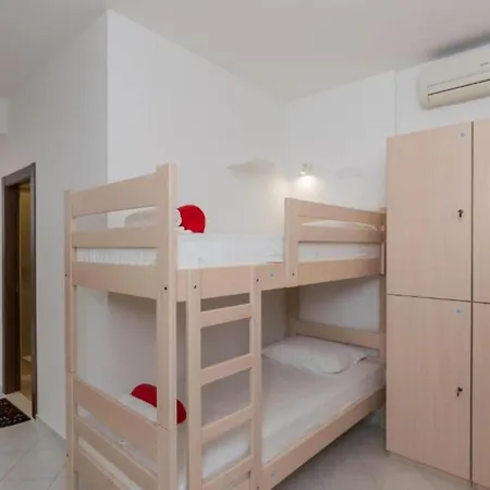 Free Bird - Bed In Six Bed Female Zenska Holiday home *