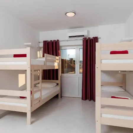 Free Bird - Bed In Six Bed Female Zenska Holiday home *