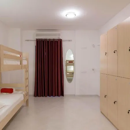 Free Bird - Bed In Six Bed Female Zenska Holiday home